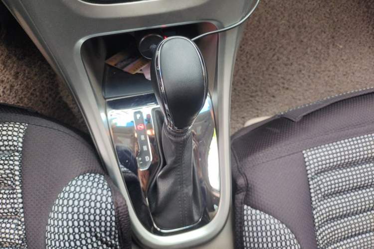 Used Buick GT 2012 GT 1.6L Automatic Fashion Edition Gear Lever