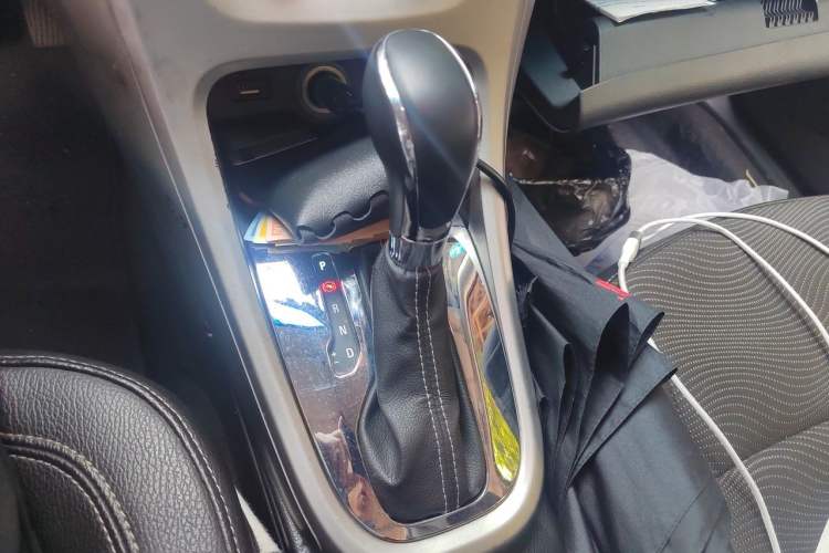 Used Buick GT 2012 XT 1.6L Automatic Fashion Edition Gear Lever