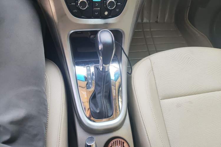 Used Buick GT 2012 GT 1.6L Automatic Fashion Edition Gear Lever