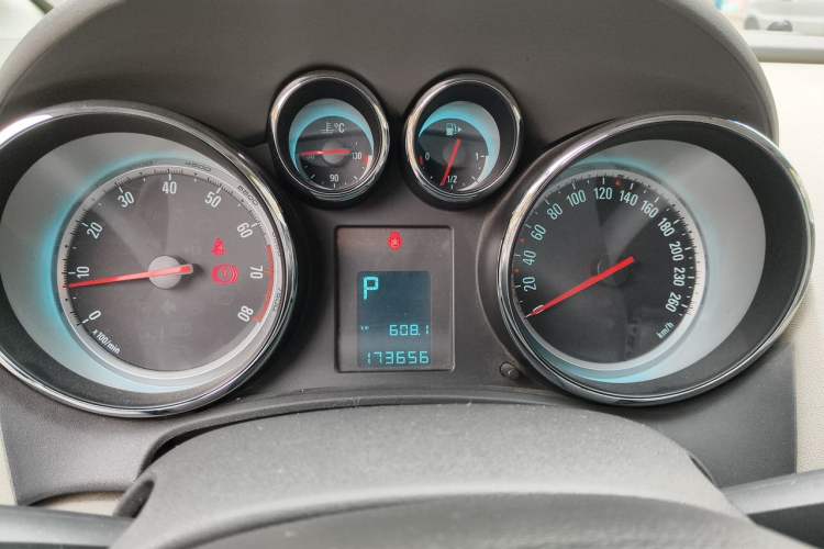 Used Buick GT 2012 XT 1.6L Automatic Fashion Edition Instrument Cluster