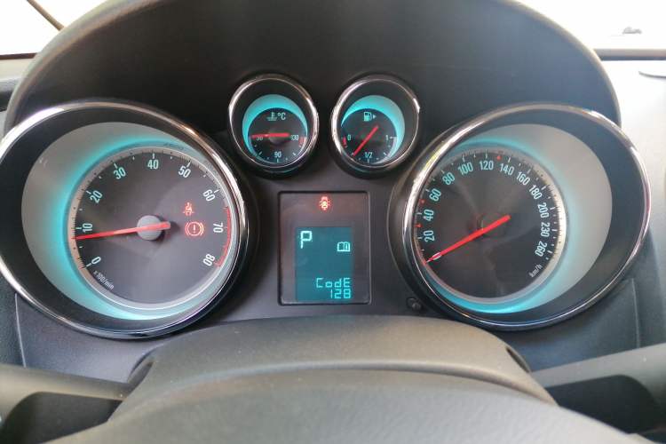Used Buick GT 2012 XT 1.6L Automatic Fashion Edition Instrument Cluster
