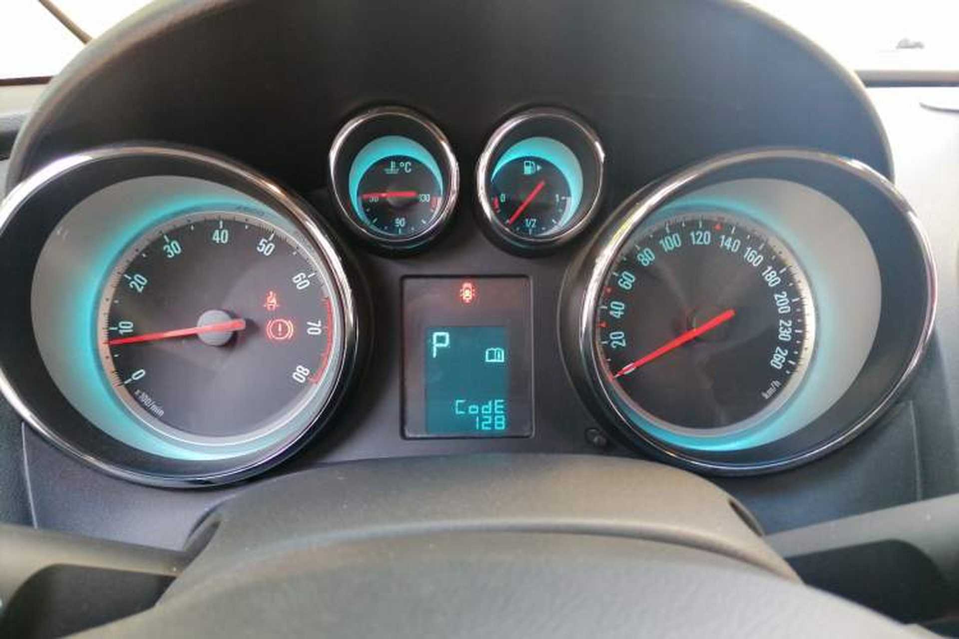 Used Buick GT 2012 XT 1.6L Automatic Fashion Edition Instrument Cluster