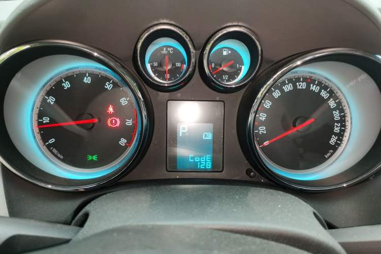 Used Buick GT 2012 XT 1.6L Automatic Fashion Edition Instrument Cluster