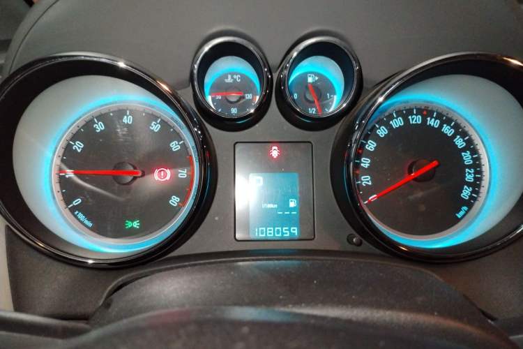 Used Buick GT 2012 XT 1.6L Automatic Fashion Edition Instrument Cluster