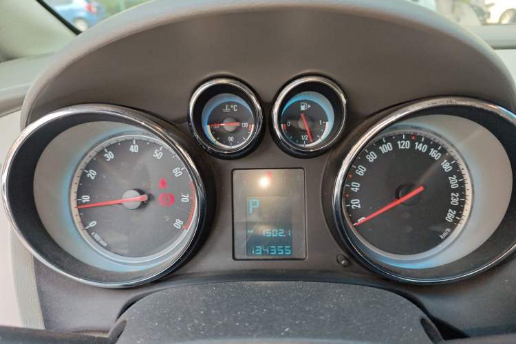 Used Buick GT 2012 XT 1.6L Automatic Fashion Edition Instrument Cluster