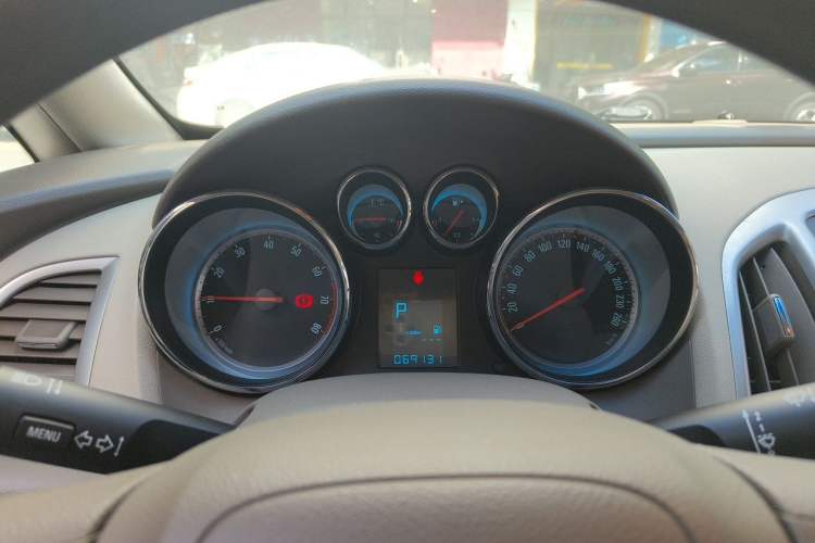 Used Buick GT 2012 GT 1.6L Automatic Fashion Edition Instrument Cluster