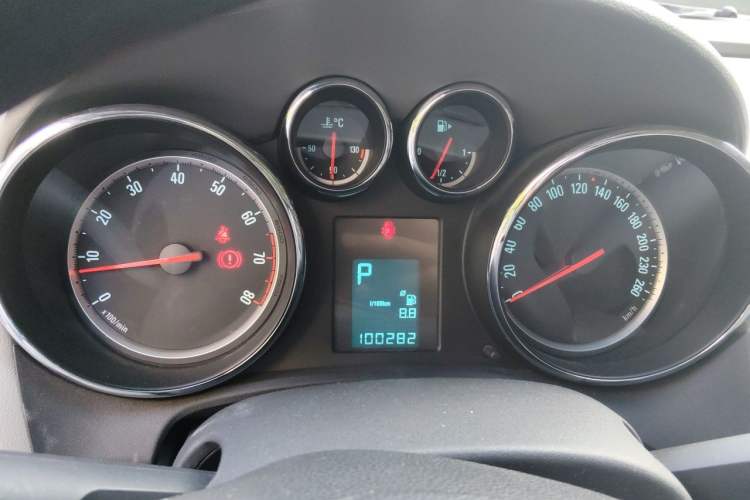 Used Buick GT 2012 XT 1.6L Automatic Fashion Edition Instrument Cluster