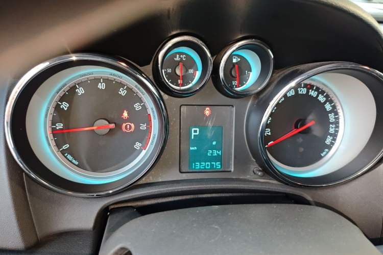 Used Buick GT 2012 XT 1.6L Automatic Fashion Edition Instrument Cluster