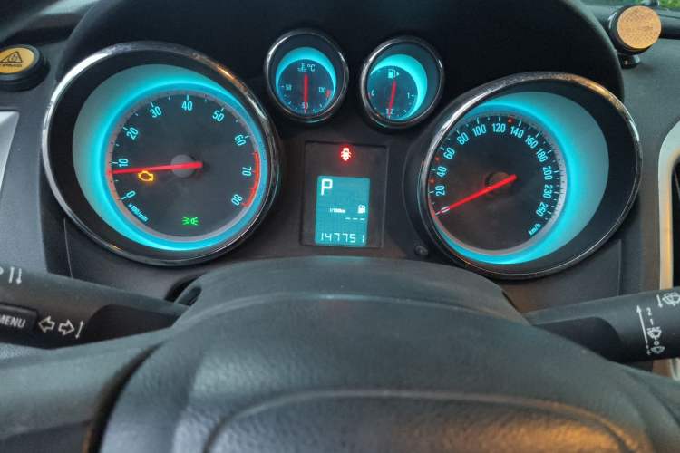 Used Buick GT 2012 XT 1.6L Automatic Fashion Edition Instrument Cluster