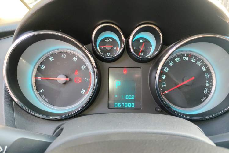 Used Buick GT 2012 XT 1.6L Automatic Fashion Edition Instrument Cluster