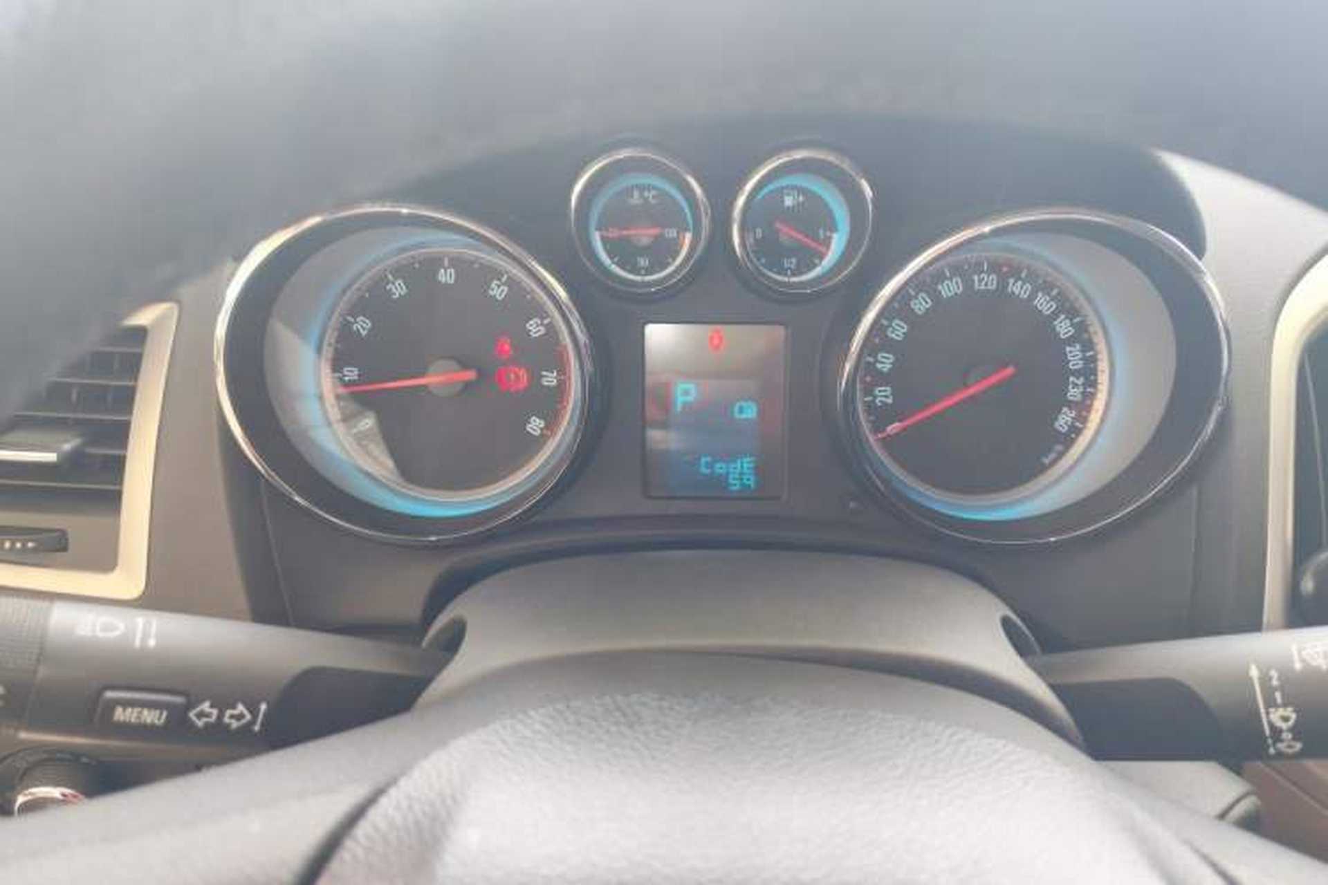 Used Buick GT 2012 XT 1.6L Automatic Fashion Edition Instrument Cluster