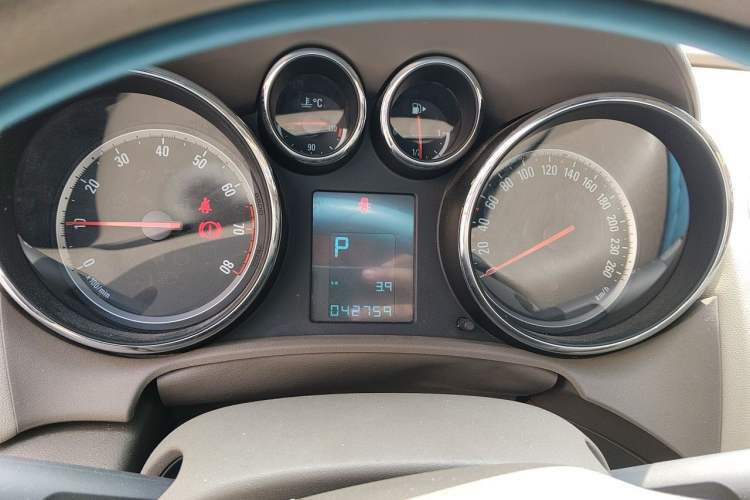 Used Buick GT 2012 GT 1.6L Automatic Comfort Edition Instrument Cluster