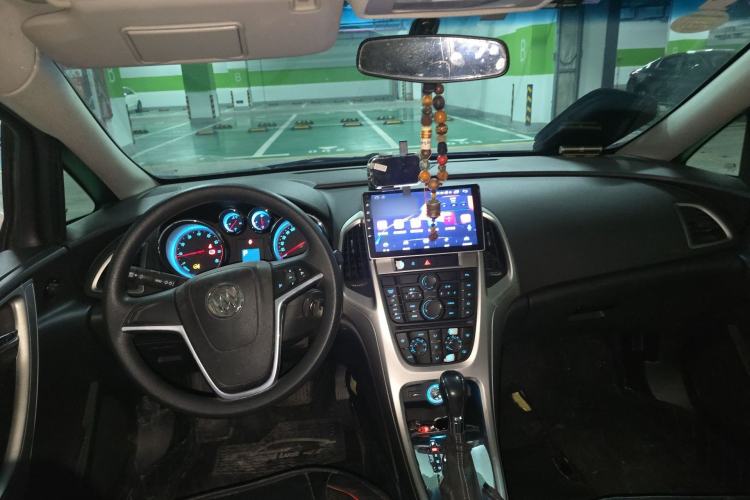 Used Buick GT 2012 XT 1.6L Automatic Fashion Edition Interior 2