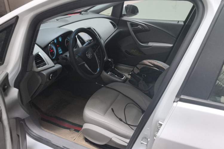 Used Buick GT 2012 XT 1.6L Automatic Fashion Edition Left Front Seat