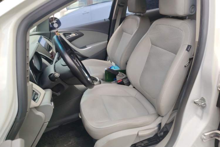 Used Buick GT 2012 XT 1.6L Automatic Fashion Edition Left Front Seat