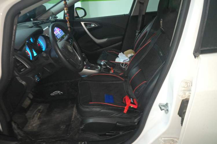 Used Buick GT 2012 XT 1.6L Automatic Fashion Edition Left Front Seat