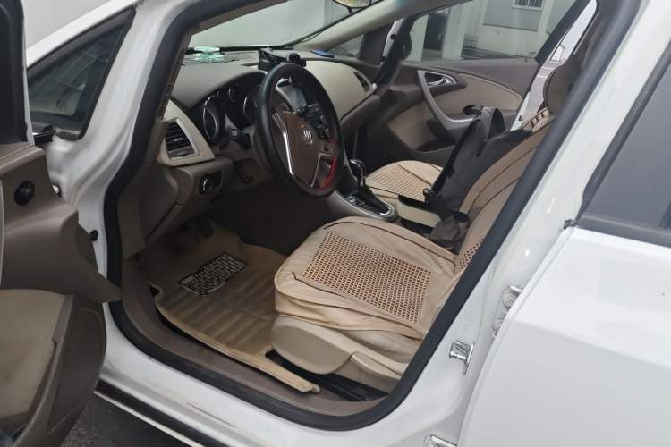 Used Buick GT 2012 GT 1.6L Automatic Fashion Edition Left Front Seat