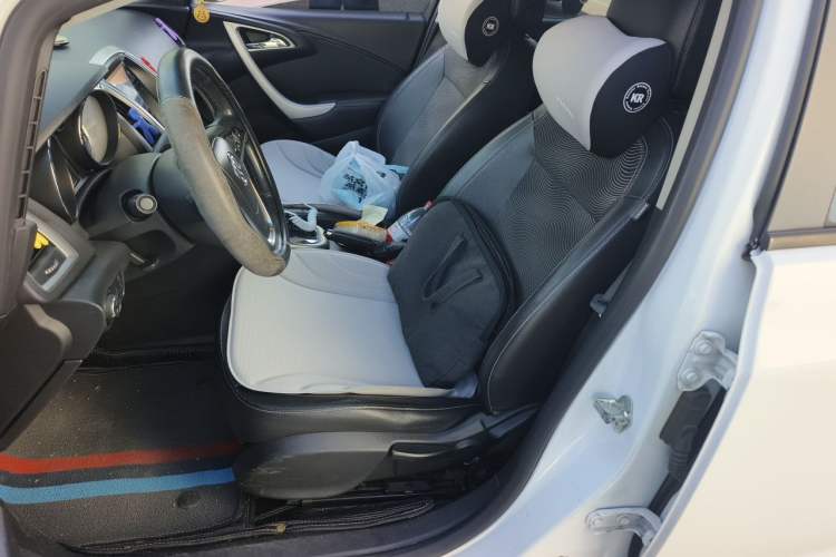 Used Buick GT 2012 XT 1.6L Automatic Fashion Edition Left Front Seat