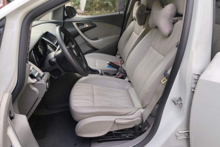 Used Buick GT 2012 XT 1.6L Automatic Fashion Edition Left Front Seat