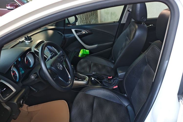 Used Buick GT 2012 XT 1.6L Automatic Fashion Edition Left Front Seat
