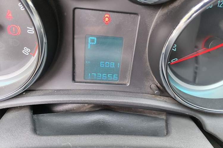 Used Buick GT 2012 XT 1.6L Automatic Fashion Edition Odometer Close Up