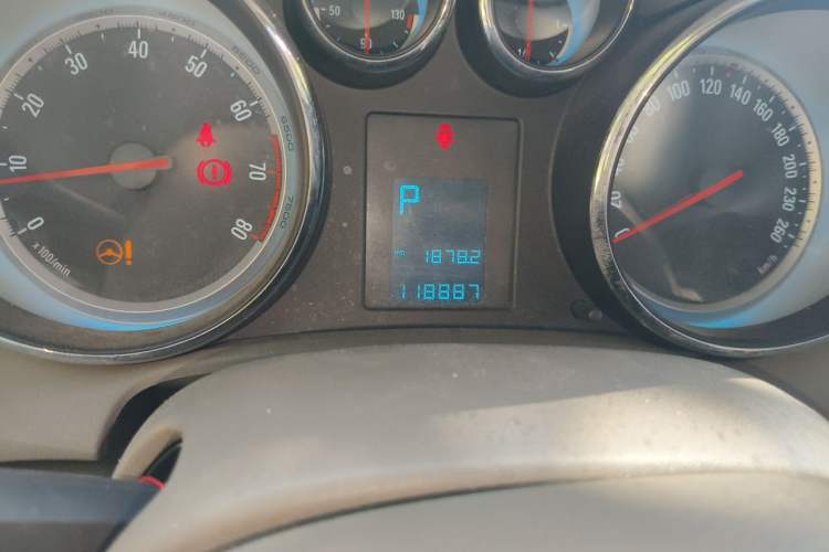 Used Buick GT 2012 GT 1.6L Automatic Fashion Edition Odometer Close Up