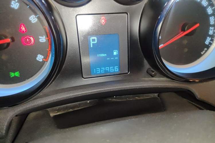 Used Buick GT 2012 GT 1.8L Automatic Fashionable Leather Edition Odometer Close Up