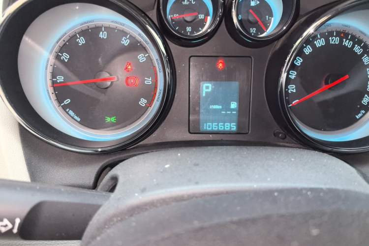 Used Buick GT 2012 XT 1.6L Automatic Fashion Edition Odometer Close Up