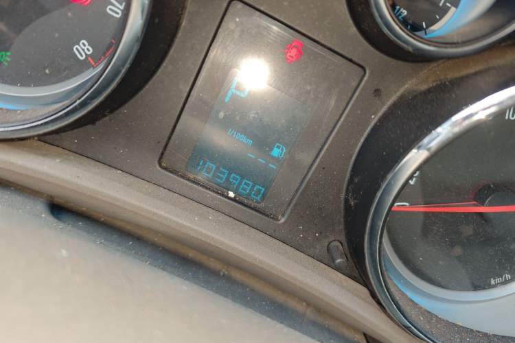 Used Buick GT 2012 GT 1.8L Automatic Fashionable Leather Edition Odometer Close Up