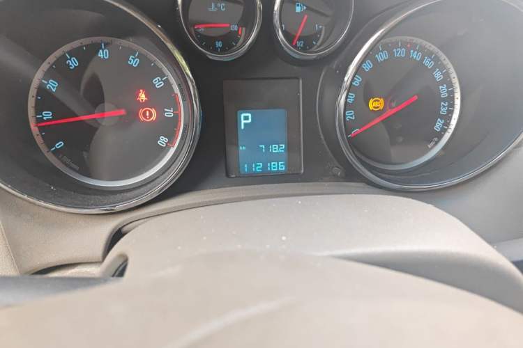 Used Buick GT 2012 GT 1.6L Automatic Comfort Edition Odometer Close Up
