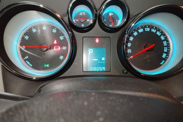 Used Buick GT 2012 XT 1.6L Automatic Fashion Edition Odometer Close Up