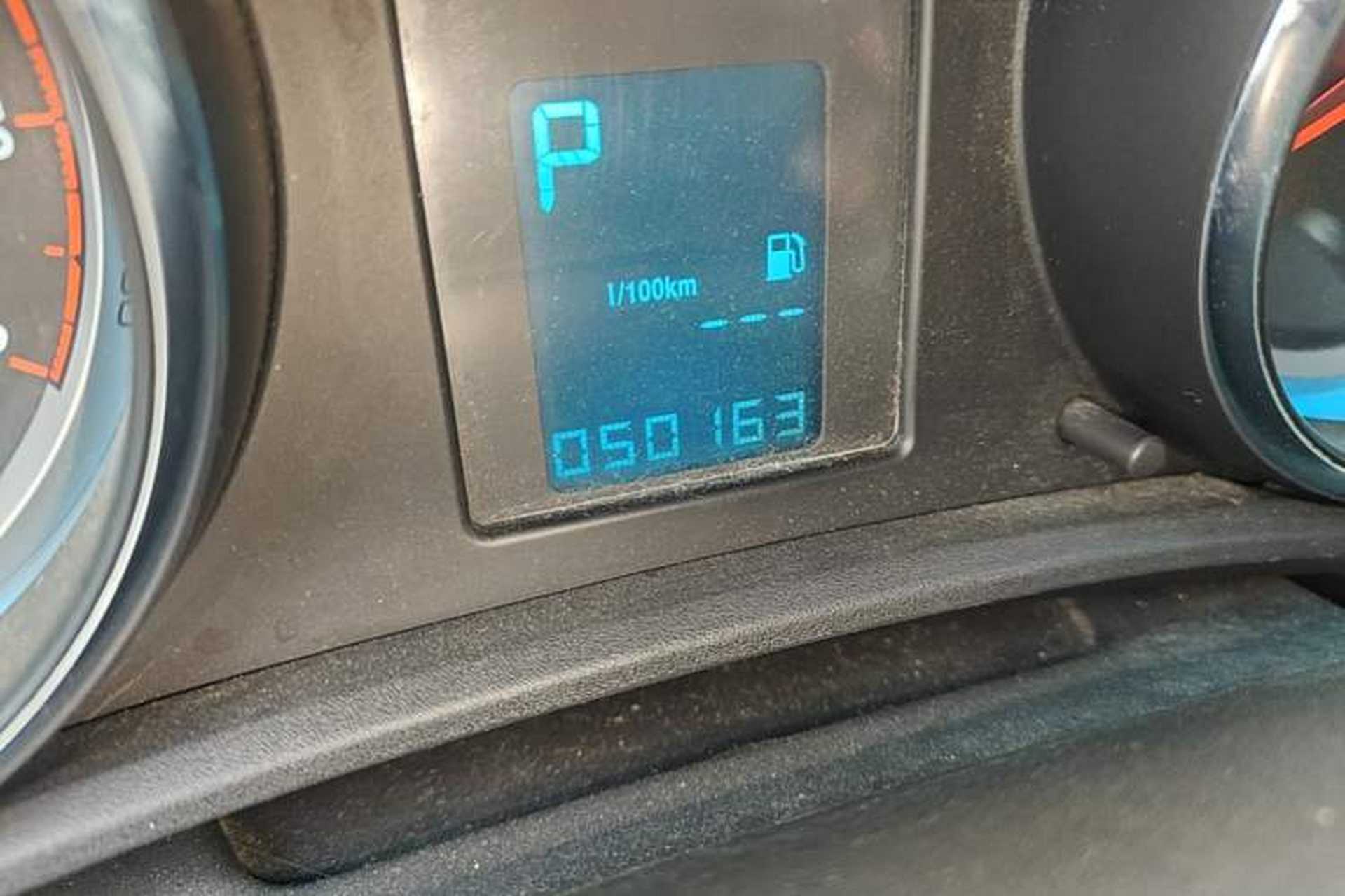 Used Buick GT 2012 XT 1.6L Automatic Fashion Edition Odometer Close Up