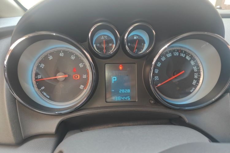 Used Buick GT 2012 XT 1.6L Automatic Fashion Edition Odometer Close Up