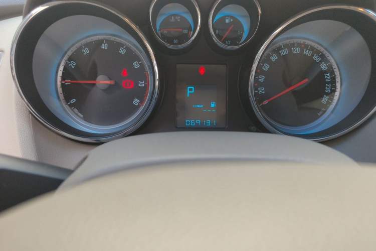 Used Buick GT 2012 GT 1.6L Automatic Fashion Edition Odometer Close Up