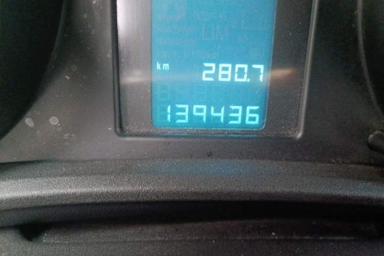 Used Buick GT 2012 XT 1.6L Manual Entry-Level Model Odometer Close Up