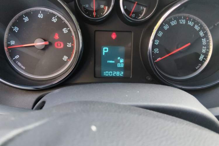 Used Buick GT 2012 XT 1.6L Automatic Fashion Edition Odometer Close Up