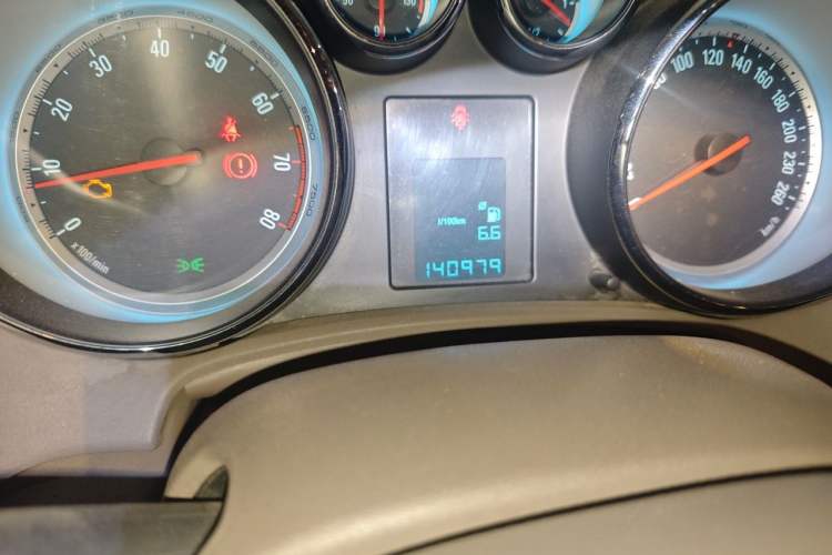 Used Buick GT 2012 GT 1.6L Manual Entry-Level Model Odometer Close Up