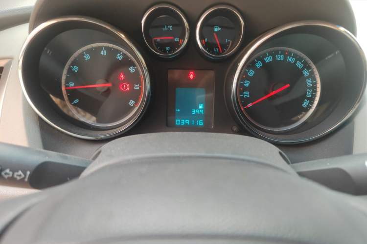 Used Buick GT 2012 XT 1.6L Manual Comfort Edition Odometer Close Up