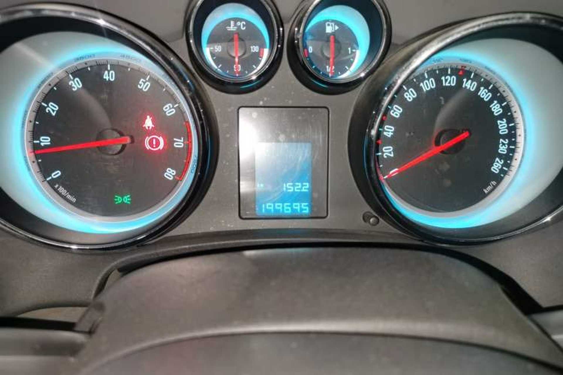Used Buick GT 2012 XT 1.6L Manual Entry-Level Model Odometer Close Up
