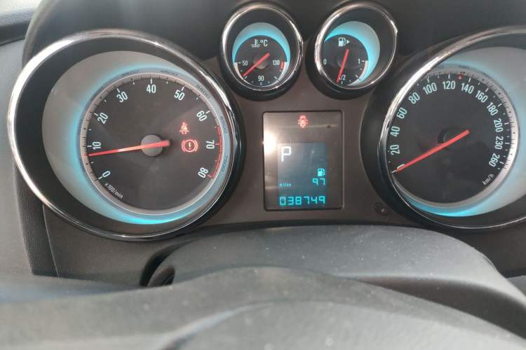 Used Buick GT 2012 XT 1.6T Fashion Sport Edition Odometer Close Up