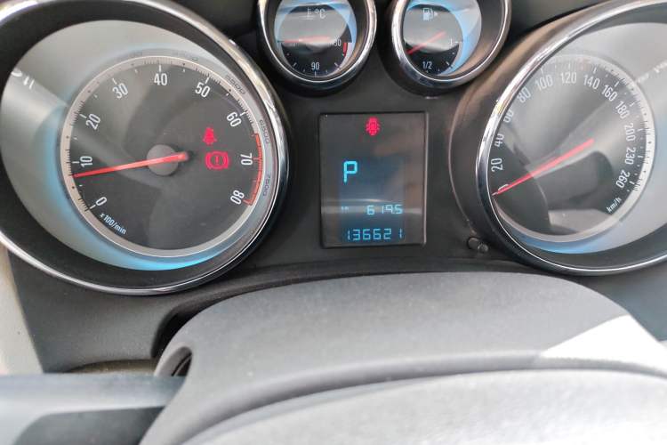 Used Buick GT 2012 XT 1.6L Automatic Fashion Edition Odometer Close Up