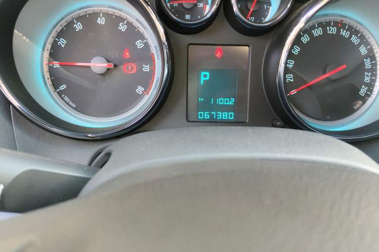 Used Buick GT 2012 XT 1.6L Automatic Fashion Edition Odometer Close Up