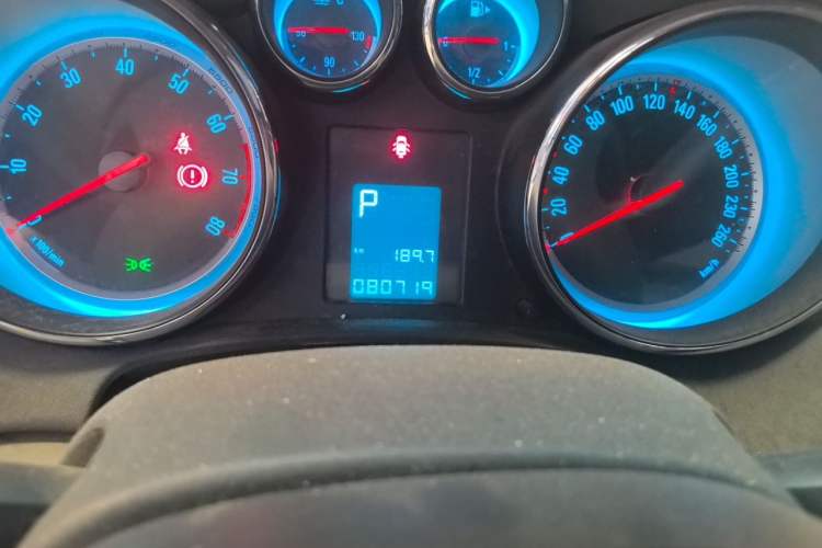 Used Buick GT 2012 XT 1.6L Automatic Fashion Edition Odometer Close Up