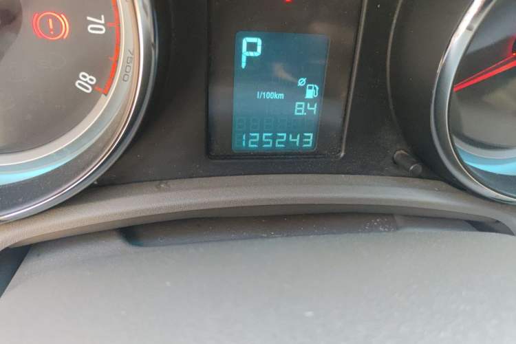Used Buick GT 2012 GT 1.6L Automatic Fashion Edition Odometer Close Up