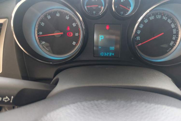 Used Buick GT 2012 XT 1.6L Automatic Fashion Edition Odometer Close Up