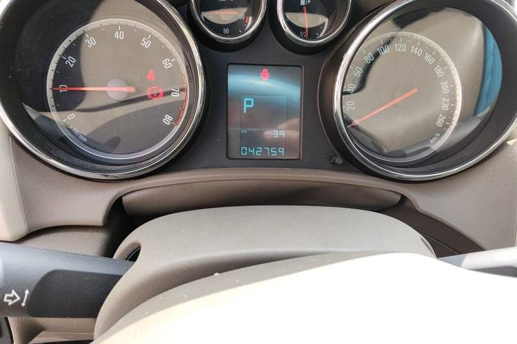 Used Buick GT 2012 GT 1.6L Automatic Comfort Edition Odometer Close Up