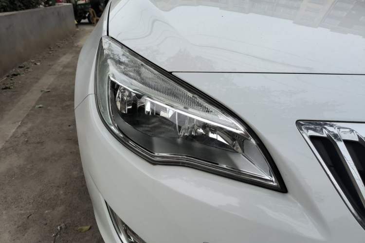 Used Buick GT 2012 XT 1.6L Automatic Comfort Edition Right Front Headlight