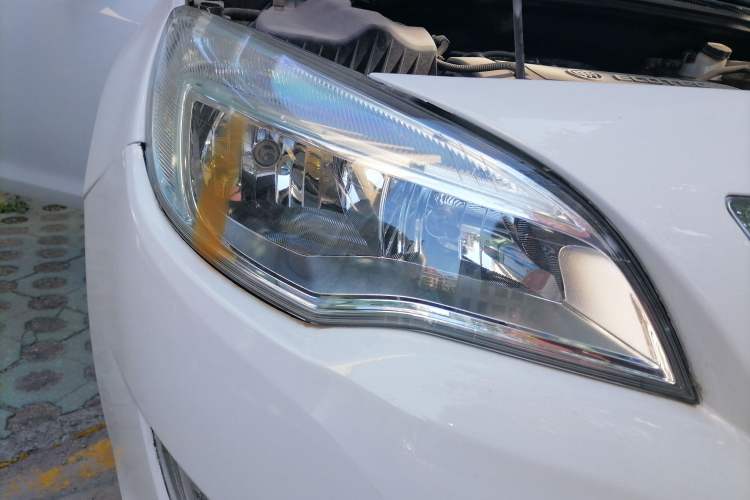 Used Buick GT 2012 XT 1.6L Automatic Fashion Edition Right Front Headlight