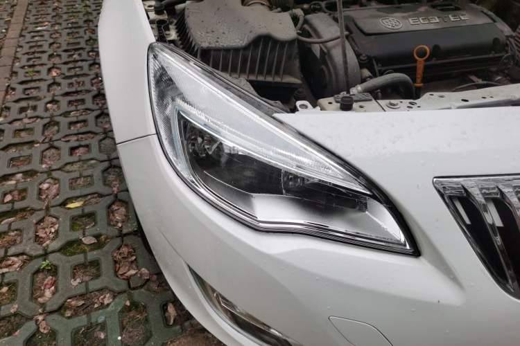 Used Buick GT 2012 XT 1.6L Automatic Fashion Edition Right Front Headlight