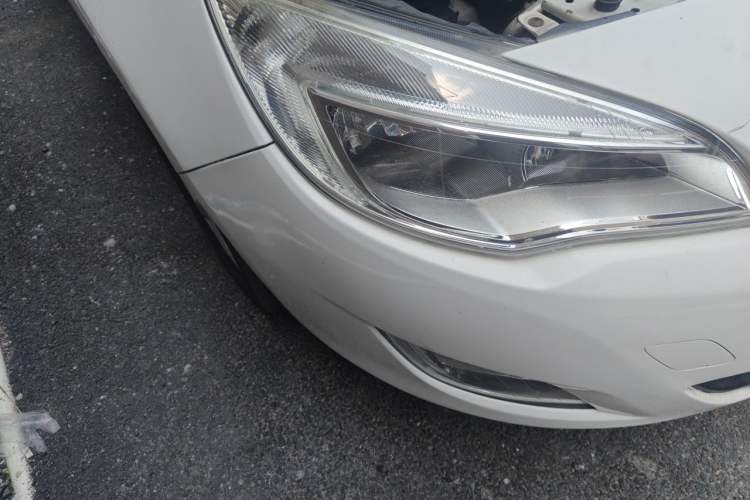 Used Buick GT 2012 XT 1.6L Automatic Fashion Edition Right Front Headlight